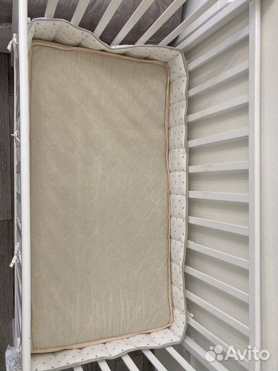 Детская кровать с бортиком и матрасом