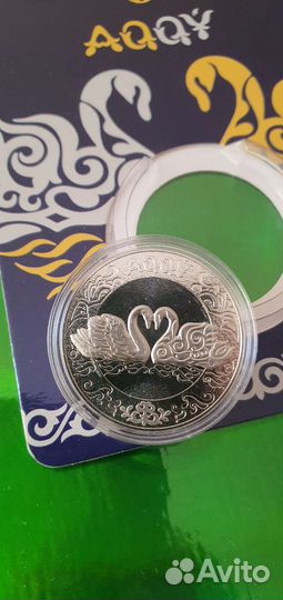 Монета 100 тенге лебедь Казахстан