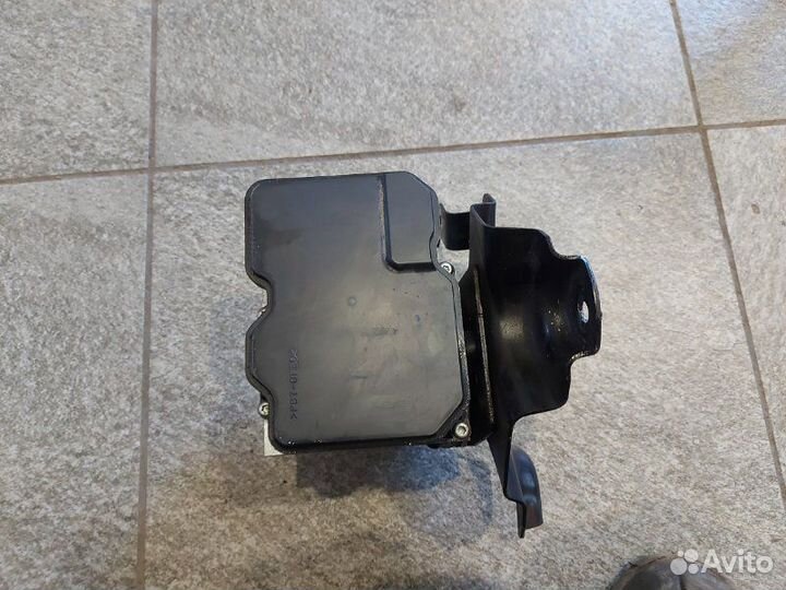 Блок ABS Toyota Fortuner внедорожник 2.8 2019