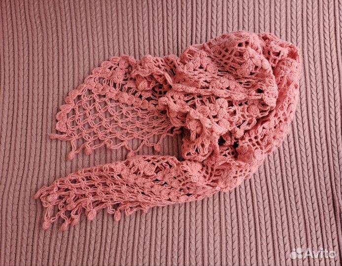 Ажурная шаль ручной работы