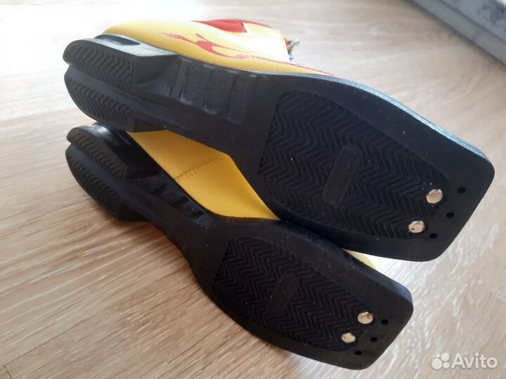 Лыжные ботинки