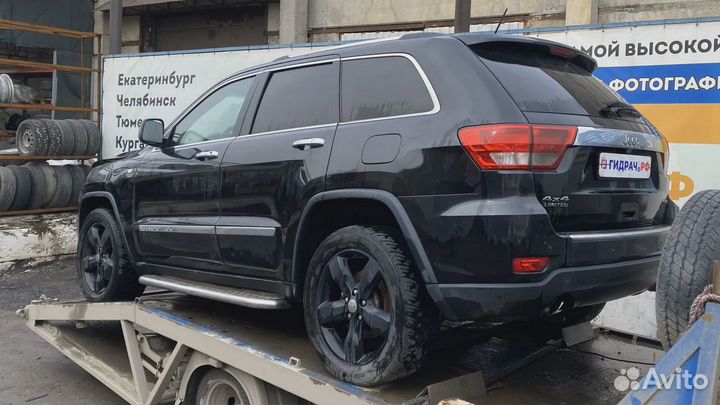 Накладка заднего крыла левого Jeep Grand Cherokee (WK2) 1MZ77rxfab