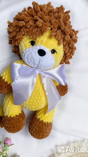 Вязаный львенок