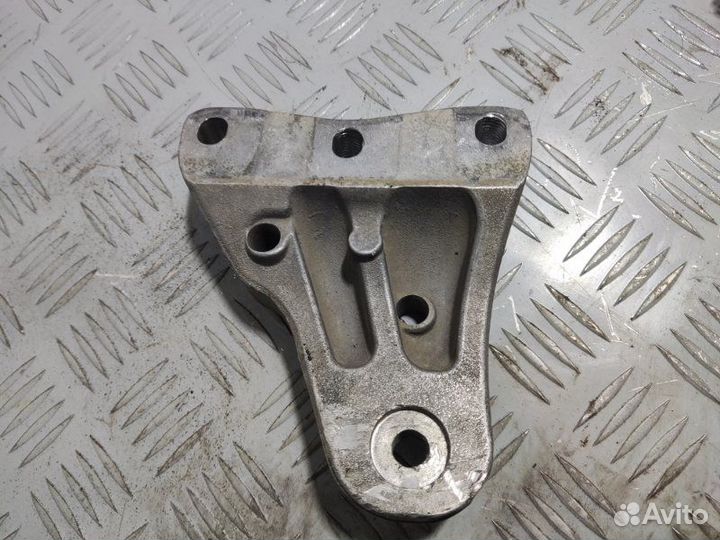 Кронштейн опоры двигателя Volkswagen Polo седан