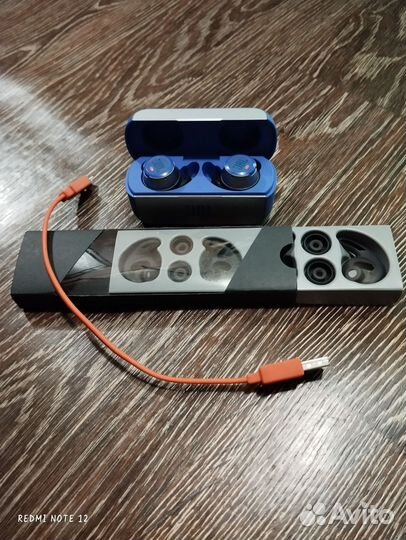 Беспроводные наушники jbl