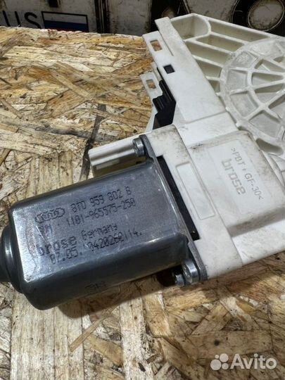 Моторчик стеклоподъемника передний правый Audi A5