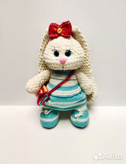 Вязанные игрушки зайка