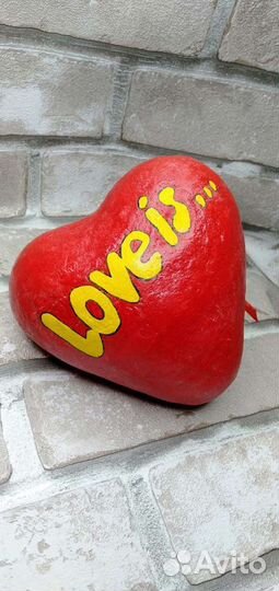 Большой Киндер сюрприз и сердца