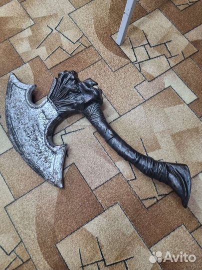 Топор игрушечный