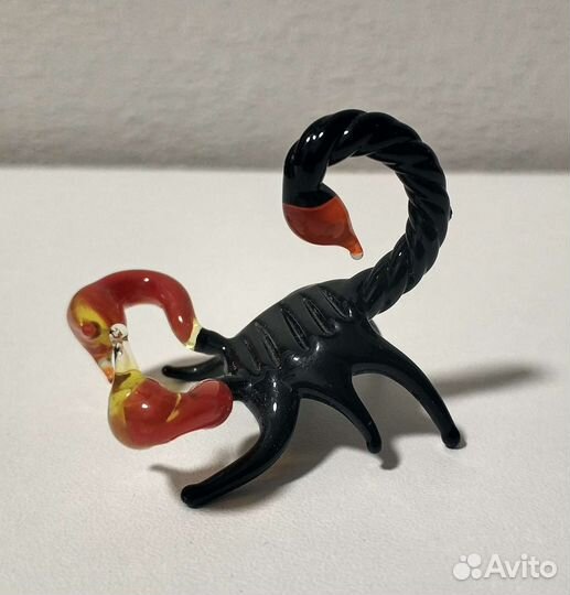 Скорпион стекло статуэтка