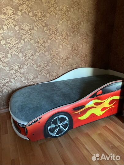 Детская кровать машинка с матрасом