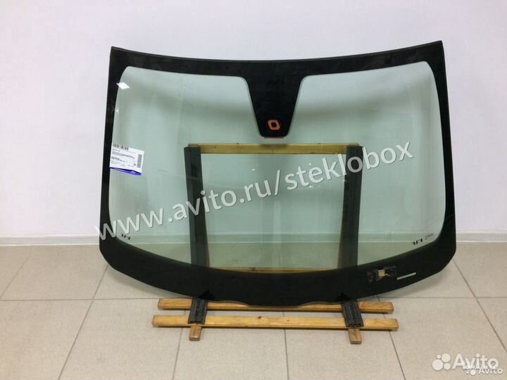Лобовое стекло на Volvo S80 Вольво С80
