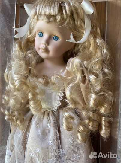 Фарфоровая кукла