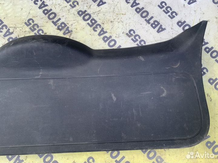 Обшивка двери багажника Ford Focus 2