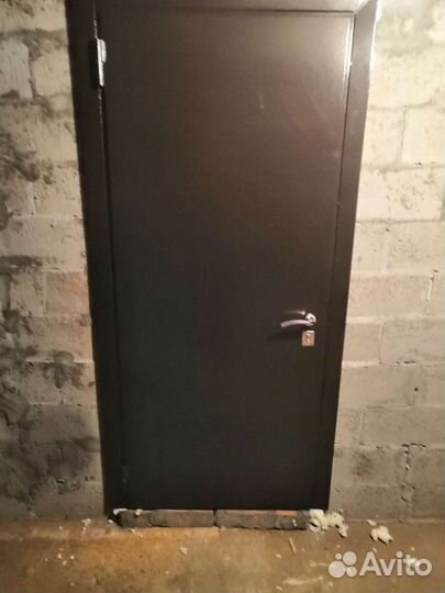 Дверь, люк металлическая