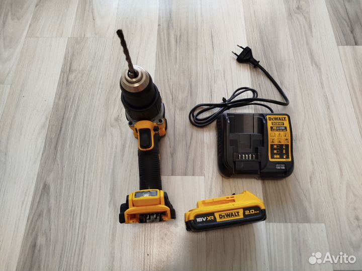 Ударный бесщеточный шуруповерт dewalt DCD 805