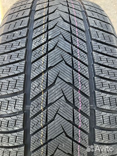 Sonix WinterXPro 999 275/40 R21 и 315/35 R21 88H