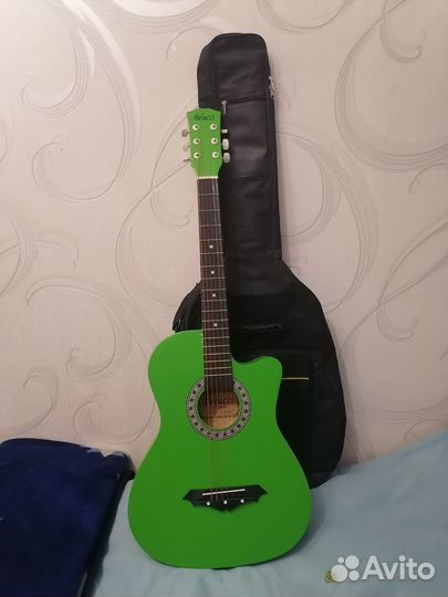 Акустическая гитара с чехлом + медиатор