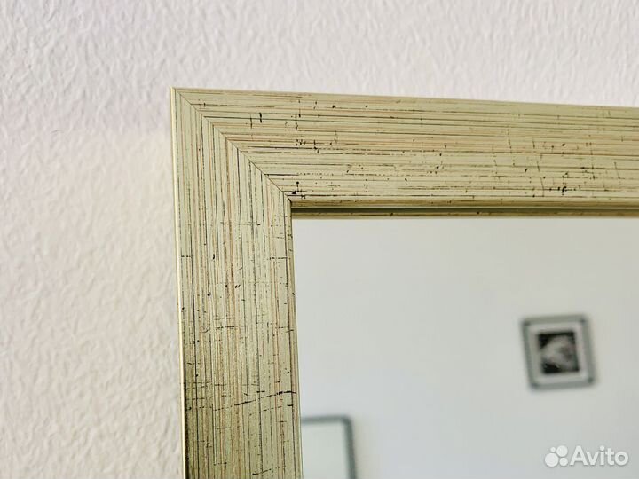Зеркало в золотой раме