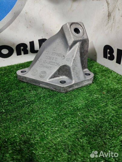 Кронштейн двигателя правый BMW 7 F01/F02 F02 2009