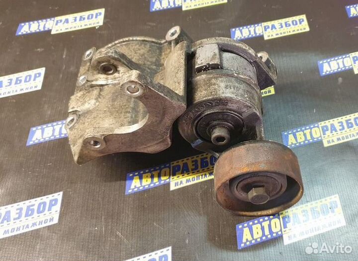 Кронштейн насоса гидроусилителя Starex H1