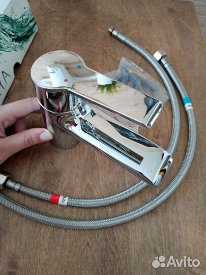 Смеситель для раковины новый