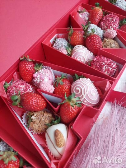 Коробка мама с клубникой в шоколаде