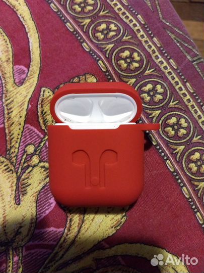Футляр Apple для наушников AirPods
