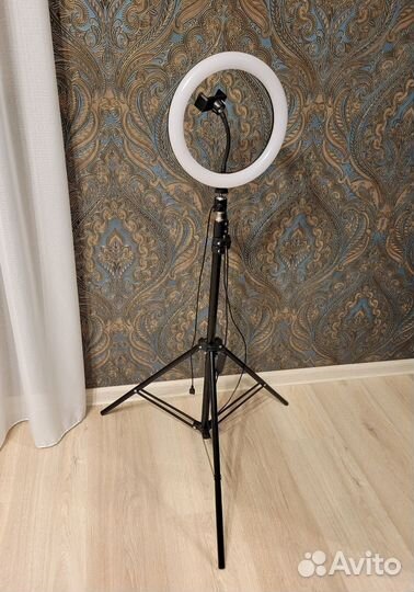 Кольцевая лампа со штативом