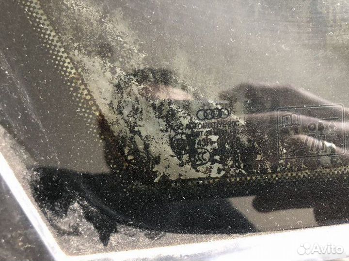 Форточка задняя левая Audi A4