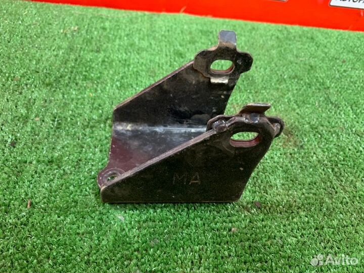 Кронштейн опоры двигателя задний Toyota Corolla