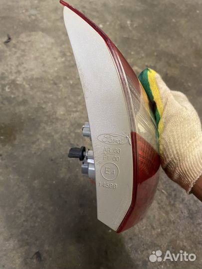 Задний левый фонарь Ford Focus 3 Седан