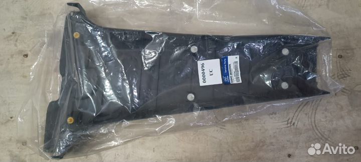 Обшивка центральной стойки нижняя правая tucson 04