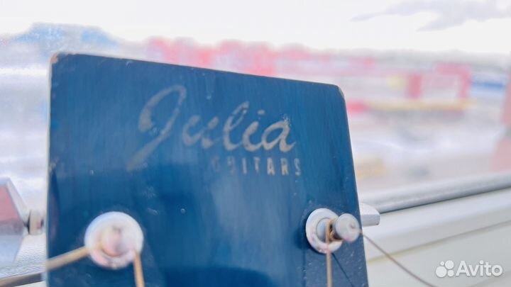 Полуакустичкая гитара Julia