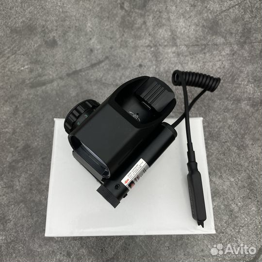 Коллиматорный прицел с лцу и выносной кнопкой