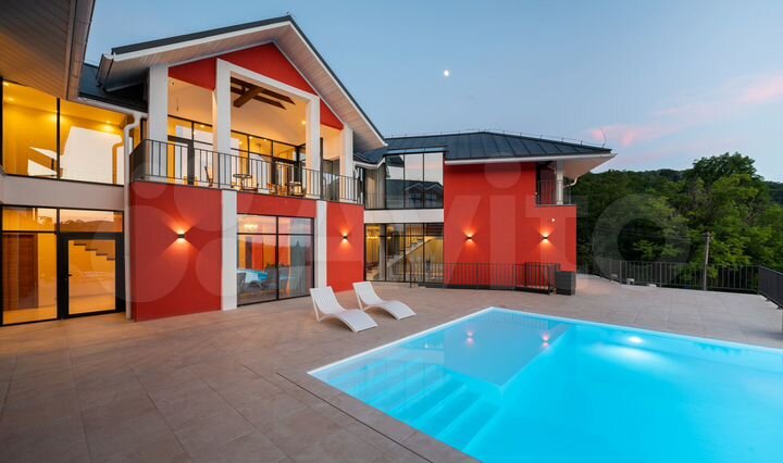 Коттедж 750 м² на участке 12 сот.