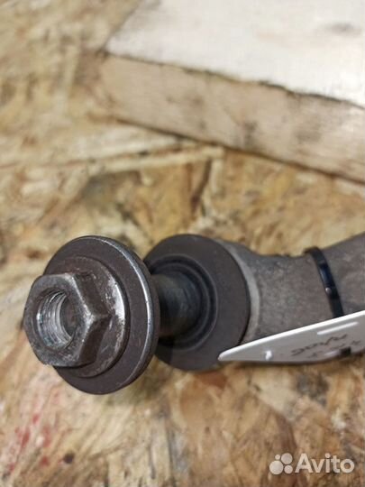 Рычаг передней подвески нижний правый Audi A4