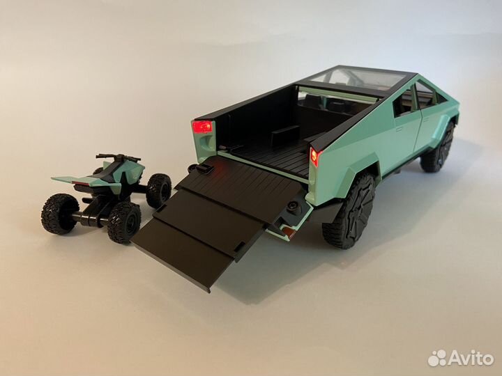 Машинка металлическая