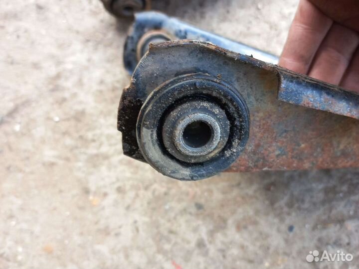 Рено Логан передние рычаги