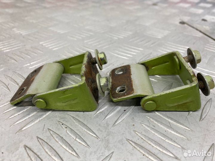 Б/У петля крышки багажника задний Daewoo Matiz