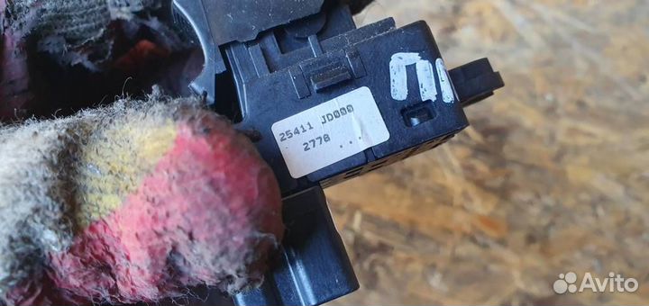 Кнопка стеклоподъемника Nissan Qashqai (J10) 2006