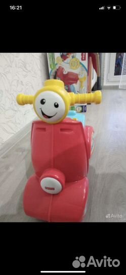 Каталка скутер Fisher Price