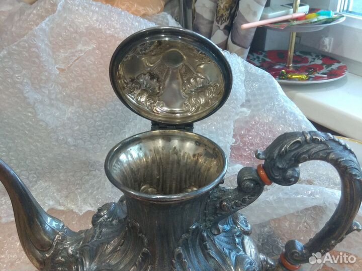 Серебряный кувшин