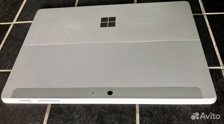 Microsoft surface go 2 /8/128 с дефектом
