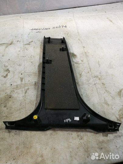 Обшивка стойки правая Ford Focus III 1.6 2012