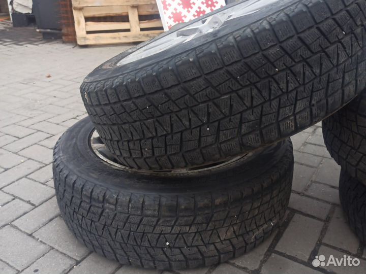 Bridgestone Blizzak DM-V1 235/60 R18