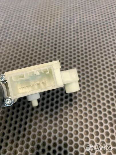 Мотор стеклоподъемника задний правый Volkswagen