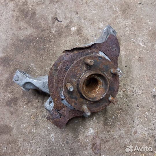 Кулак передний правый Nissan Murano Z51 2010