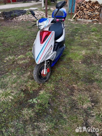 Скутер Vento corsa