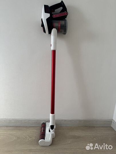 Вертикальный пылесос Redmond RV-UR370